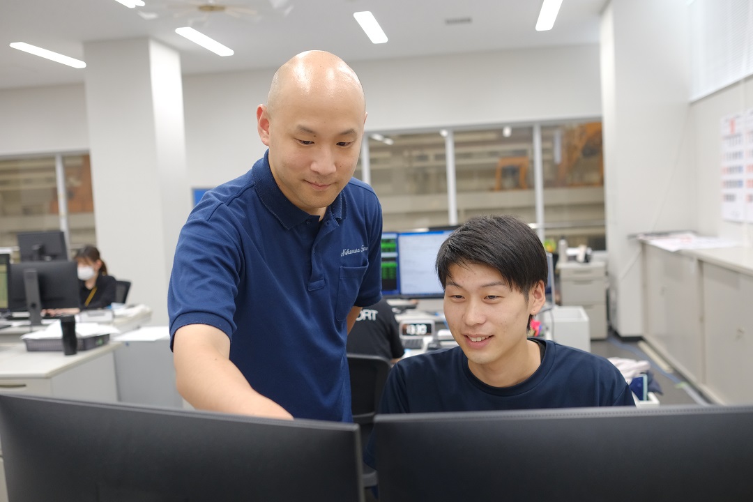 社員の働く様子写真B